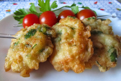 Thumbnail for Pataniscas de bacalhau com salsa
