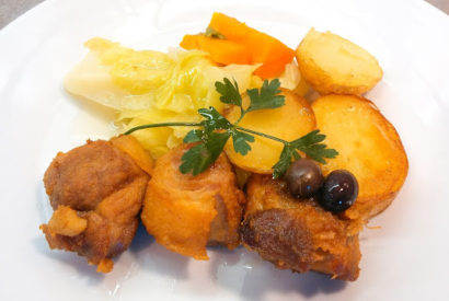 Thumbnail for  Rojões com batata alourada e legumes