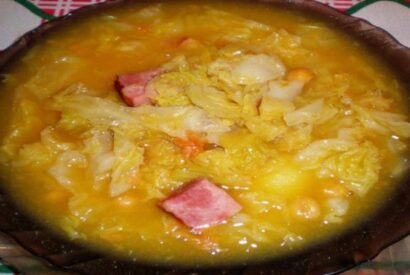 Thumbnail for Sopa de Grão com Couve Lombarda