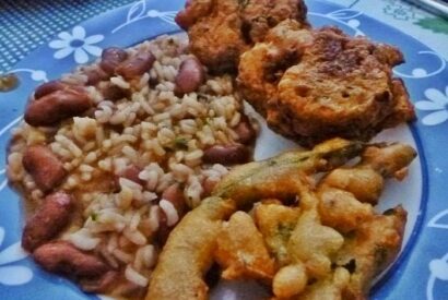 Thumbnail for Pataniscas de Bacalhau, com Peixinhos da Horta e Arroz de Feijão