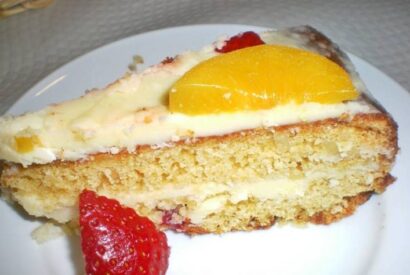 Thumbnail for Bolo de coco recheado de fruta muito fresquinho e super delicioso