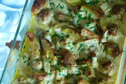 Thumbnail for Almôndegas de Porco no Forno com Batatas e Molho de Natas