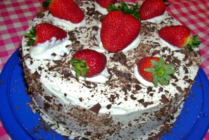Thumbnail for O melhor Bolo de Chocolate e Morangos que Já Comi!