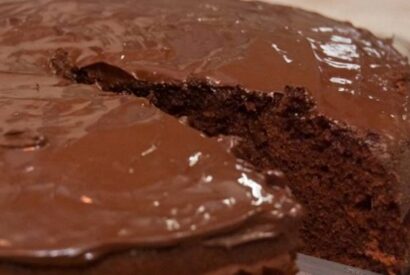Thumbnail for Bolo Tentação de Chocolate Rapido e Fácil