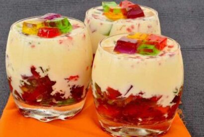 Thumbnail for Mosaico de gelatina no copo…É uma sobremesa deliciosa e refrescante, ideal para os dias quentes que estão chegando!