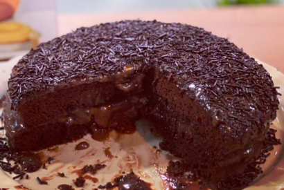 Thumbnail for Marco Costa revela a receita do seu Bolo Brigadeiro que fica magnifica…