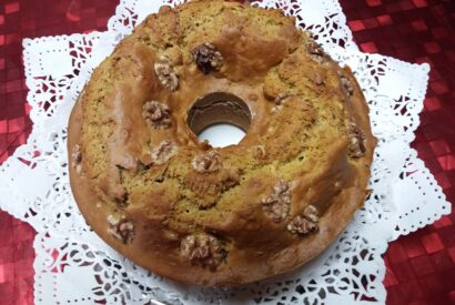 Thumbnail for Receita muito antiga bolo de abóbora menina e nozes