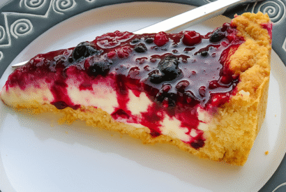 Thumbnail for Tarte de Iogurte deliciosa e cremosa com os saborosos frutos silvestres.