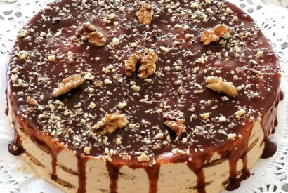 Thumbnail for Bolo de Bolacha com Leite Condensado Cozido e Caramelo – Uma Delícia Cremosa!