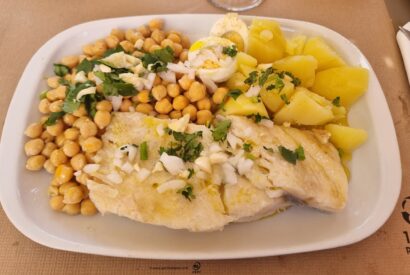 Thumbnail for Bacalhau Cozido com Grão, Batata e Ovo(Um prato muito apreciado nesta altura)