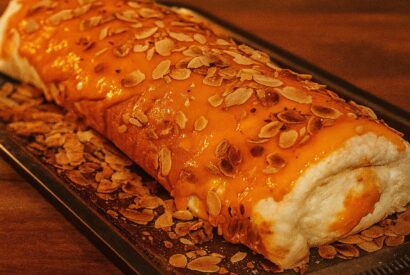 Thumbnail for Torta de Claras com Doce de Ovos e Amêndoa Torrada – uma sobremesa leve e irresistível