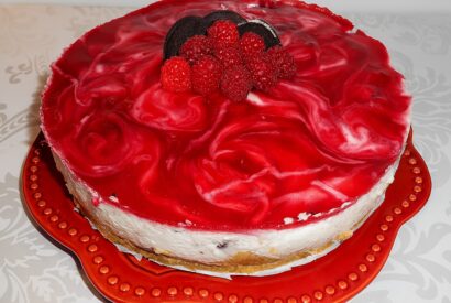 Thumbnail for Cheesecake de Oreo e Framboesas que fica uma verdadeira maravilha…