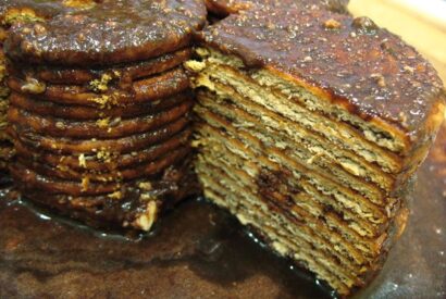Thumbnail for Bolo de Bolacha com Creme de Chocolate – Receita Simples e Deliciosa