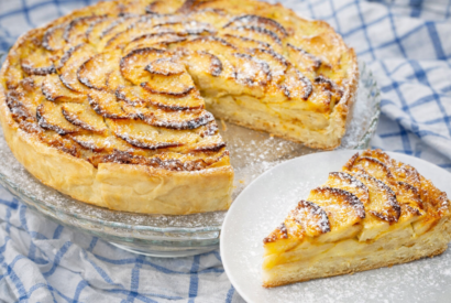 Thumbnail for Tarte de Maçã Tradicional (Fácil de preparar e ideal para servir morna ou fria)