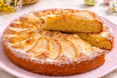 Thumbnail for Bolo de Maçã Fofinho e Húmido (Fácil e Delicioso)
