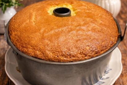 Thumbnail for Pão de ló de laranja fofinho, leve e fácil de fazer. Receita simples que sai sempre bem.
