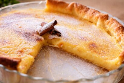 Thumbnail for Esta tarte de nata fica tão cremosa que parece mesmo de pastelaria