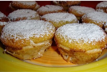 Thumbnail for Estes pastéis de feijão ficam com um recheio super cremoso e uma massa folhada irresistível.
