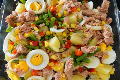 Thumbnail for Esta salada russa é daquelas receitas simples que sabem sempre bem, principalmente nos dias quentes.