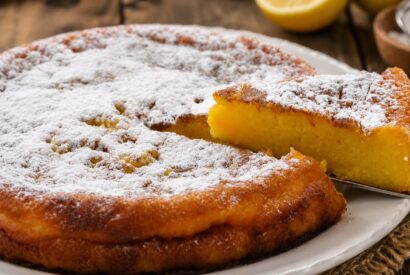 Thumbnail for Se procura um bolo simples, húmido e cheio de sabor, este Bolo de Batata-Doce é uma excelente escolha.