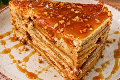 Thumbnail for BOLO DE BOLACHA COM COBERTURA DE CARAMELO